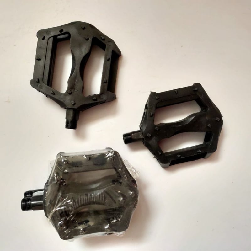 Pedale pentru bicicletă de munte - din plastic, cu rulmenți, pentru biciclete de munte