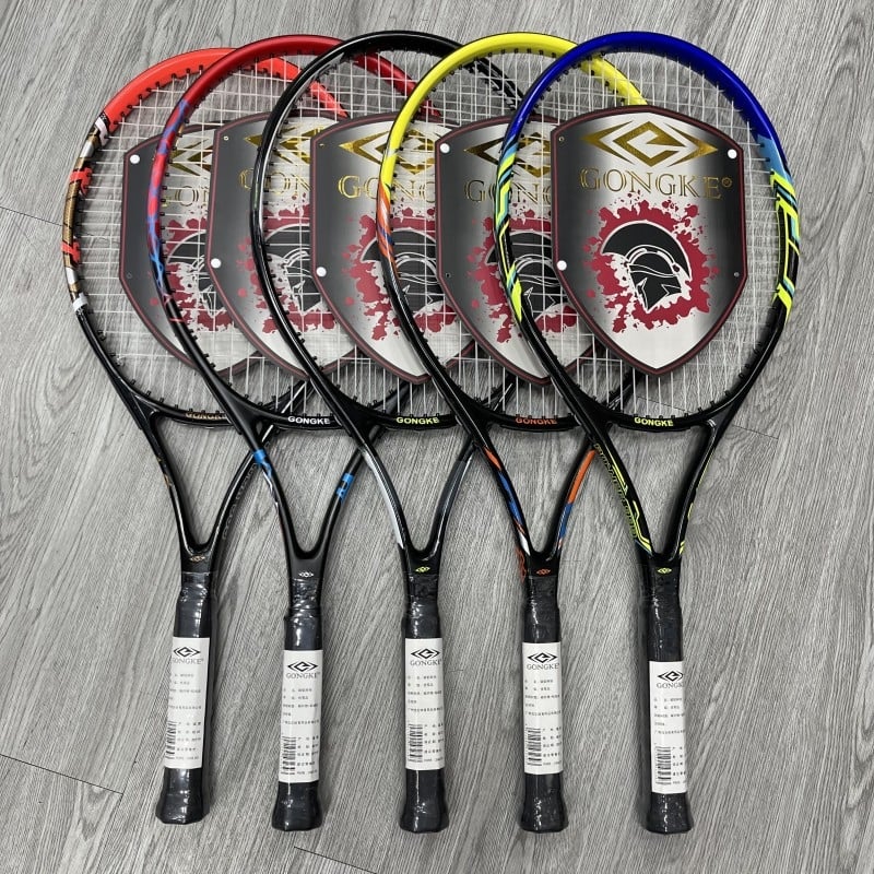 Conquer tenis raketa, okvir od aluminijskog legura, težina 95-100 g, ručka G5, ravna osovina