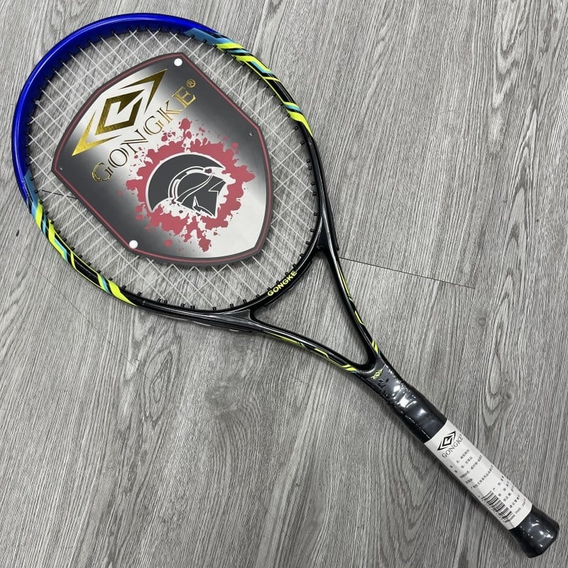 Conquer tenis raketa, okvir od aluminijskog legura, težina 95-100 g, ručka G5, ravna osovina