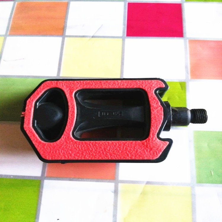 Planinski bicikl pedale s protukliznom površinom, plastične, model 132 Pedals, broj proizvoda Q-031, pogodno za bicikl i MTB