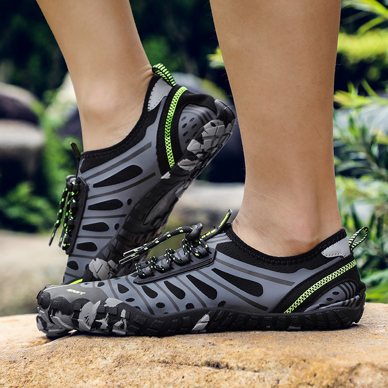 Trkačke tenisice - protuklizna potplata, gornji dio od Lycra, gumena srednja potplata, niski gležanj, pogodne za teren i planine