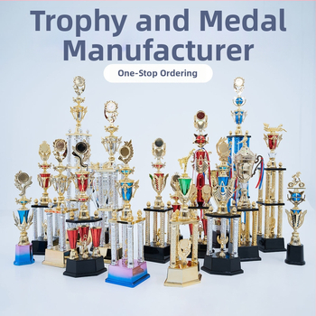 Trofej s tromi stĺpcami z plastu, vysokej kvality, s potlačou loga, hmotnosť 1,51 kg, prispôsobiteľný, určený pre ocenenia a pamätné dary