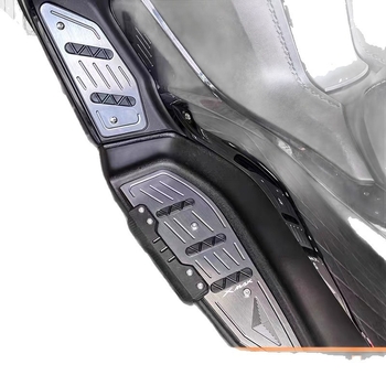 CNC pedál z hliníkovej zliatiny pre Yamaha XMAX300 — elektroplátovaný povrch