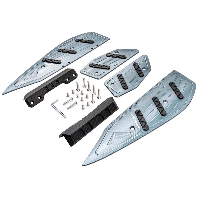 CNC pedál z hliníkovej zliatiny pre Yamaha XMAX300 — elektroplátovaný povrch