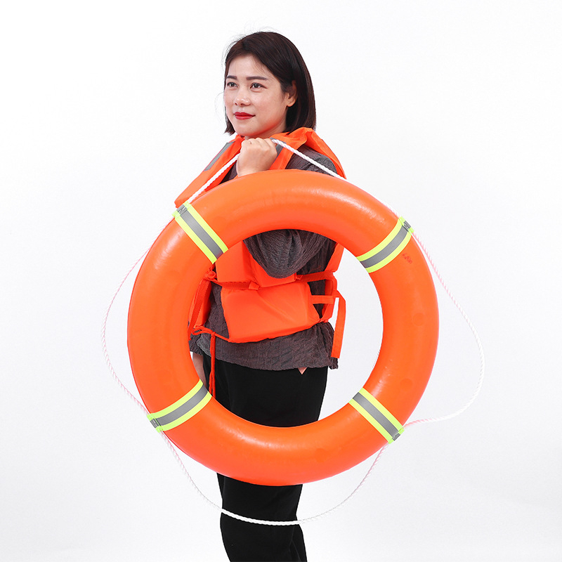 Set de echipament de salvare pe apă cu colace și veste de salvare — colace din plastic și din spumă; veste Yamaha și obișnuite; marcă Kunming; model A2; cod produs 03