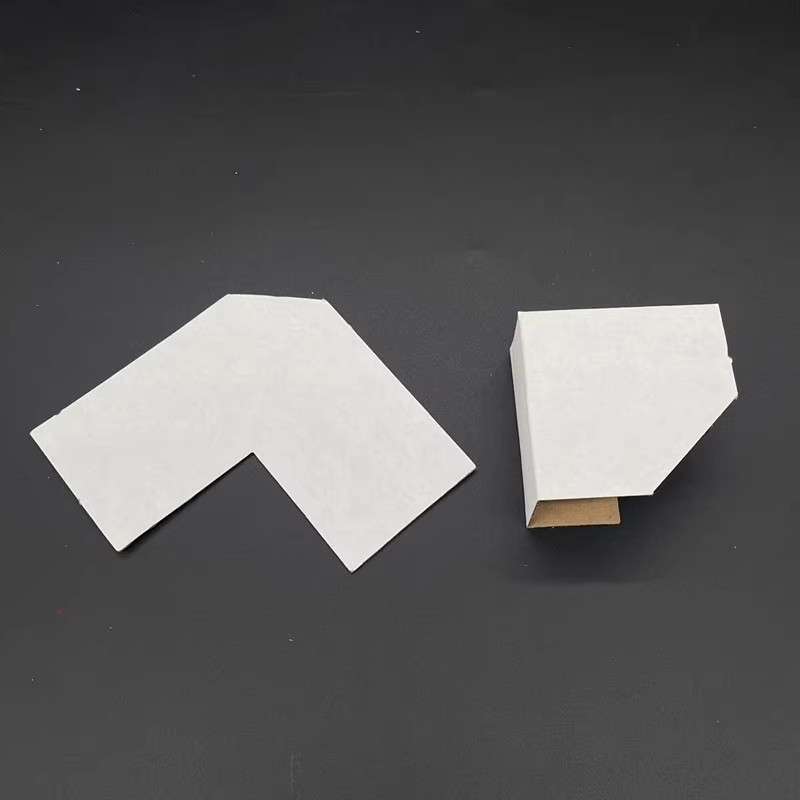 L-formájú sarokvédő kraftpapírból, szögek nélkül, hajtogatható, logó nélkül