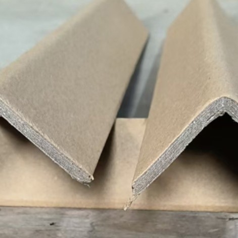 L-alakú papírvédő sarok, anyag: kraft papír + fonalcső papír, termékkód: Paper corner protector, logó nyomtatás: Igen