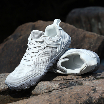 Хайкинг обувки за походи с широк нос, дишащо мрежесто горнище и противохлъзгаща подметка от естествен каучук