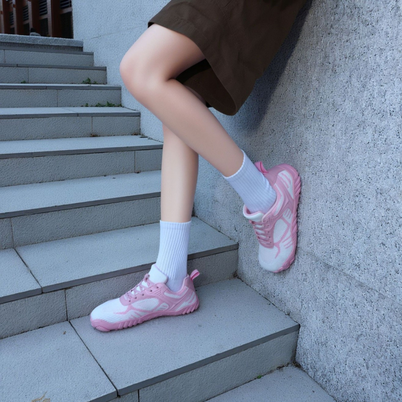 Хайкинг обувки за походи с широк нос, дишащо мрежесто горнище и противохлъзгаща подметка от естествен каучук