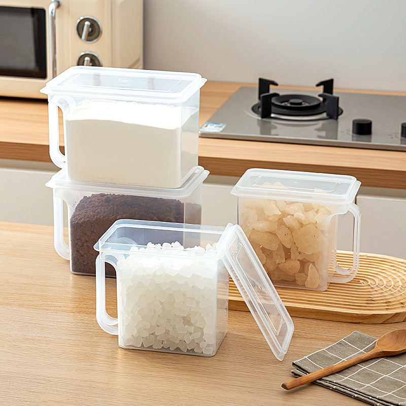 Műanyag téglalap alakú cukortároló edény, lezárható és nedvességálló, mikrohullámú sütőben használható.