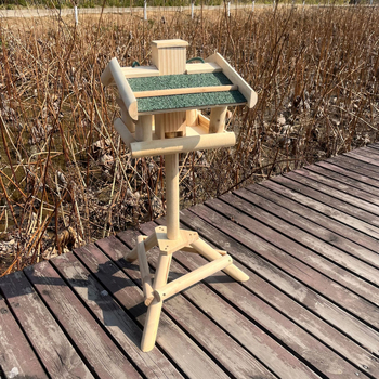 Ghiveci din lemn pentru decor exterior