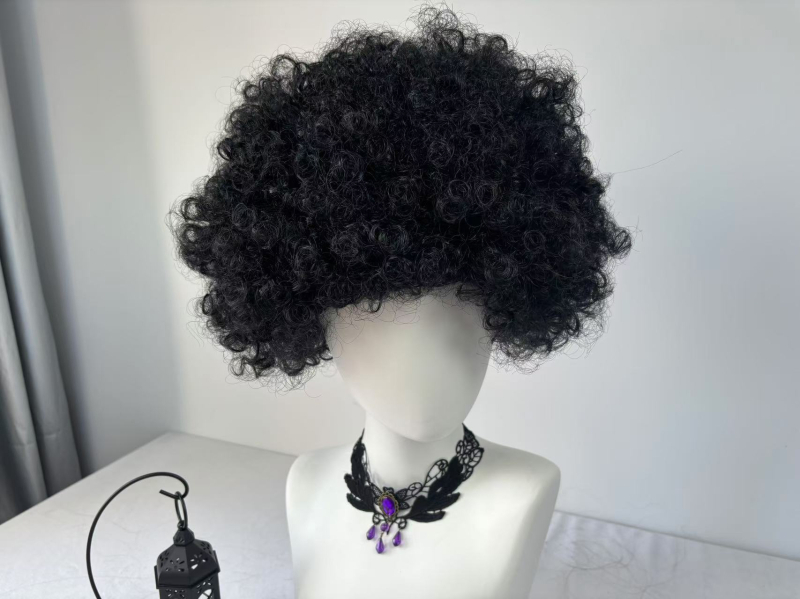 Runfeng Perucă Afro — păr scurt buclat, stil exotic, material păr K Silk/P Silk, breton drept, model Afro, KH-1551