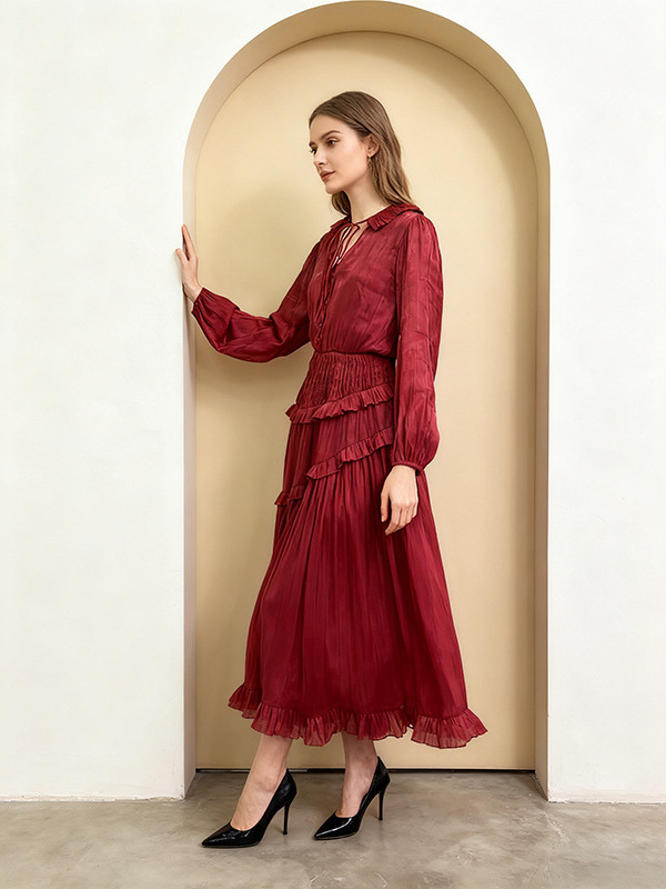 Rochie cu stil neregulat, decolteu în V, mâneci lungi, talie înaltă, poliester flexibil (toamna 2025)