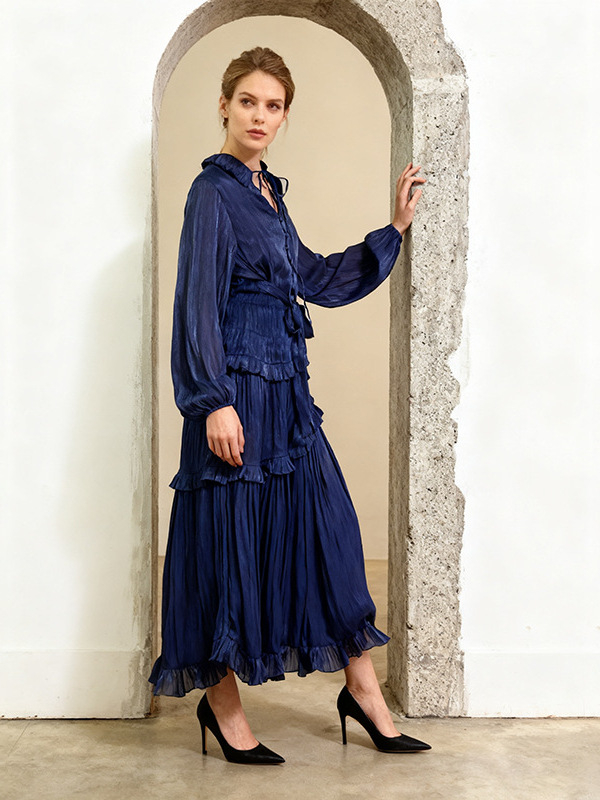 Rochie cu stil neregulat, decolteu în V, mâneci lungi, talie înaltă, poliester flexibil (toamna 2025)