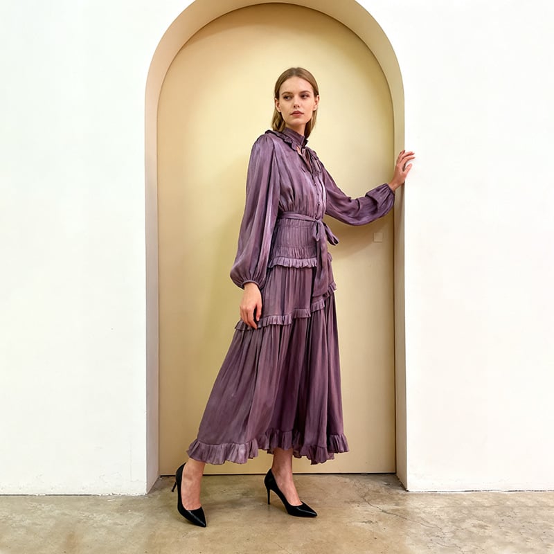 Rochie cu stil neregulat, decolteu în V, mâneci lungi, talie înaltă, poliester flexibil (toamna 2025)