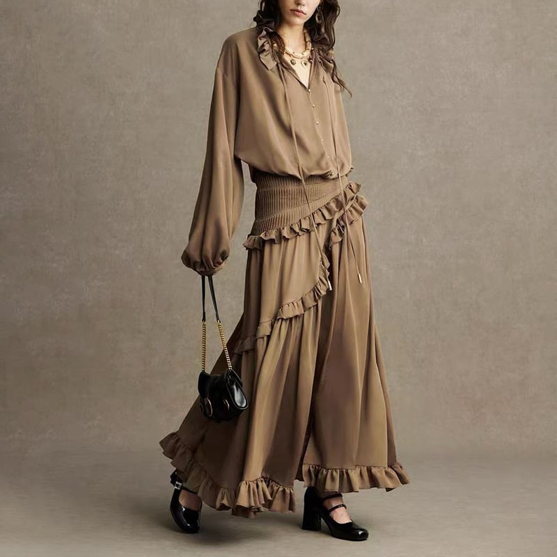 Rochie cu stil neregulat, decolteu în V, mâneci lungi, talie înaltă, poliester flexibil (toamna 2025)