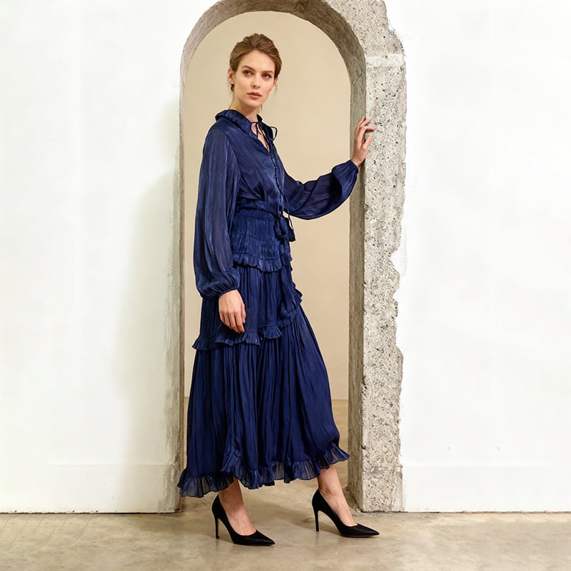 Rochie cu stil neregulat, decolteu în V, mâneci lungi, talie înaltă, poliester flexibil (toamna 2025)