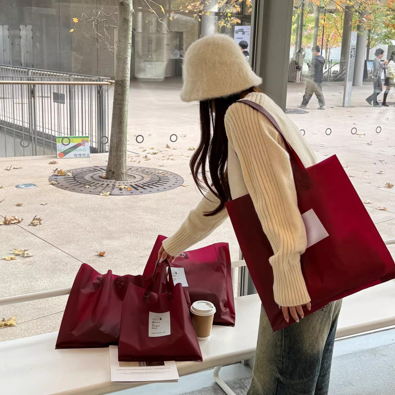 Torba za odjeću — debeli plastični materijal, dvostruko slojevita, debljina 16; Mu Ming Packaging marka; za pakiranje odjeće; duljina ručke 50 cm
