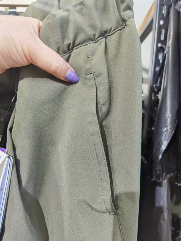 Radne casual hlače u korejskom stilu, fleksi podstava, visokim strukom, zatvarač na gumbe, vodootporne i prozračne, ravni kroj, zima 2024