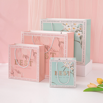 Darčeková taška v kórejskom štýle, taška z kartónu na kozmetiku a parfém, prispôsobiteľný logotyp, pôvod Yiwu Zhejiang