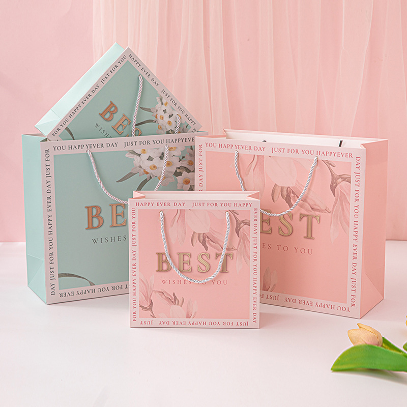 Darčeková taška v kórejskom štýle, taška z kartónu na kozmetiku a parfém, prispôsobiteľný logotyp, pôvod Yiwu Zhejiang