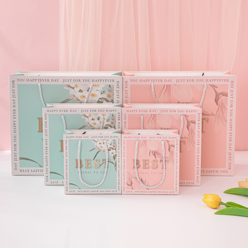 Darčeková taška v kórejskom štýle, taška z kartónu na kozmetiku a parfém, prispôsobiteľný logotyp, pôvod Yiwu Zhejiang