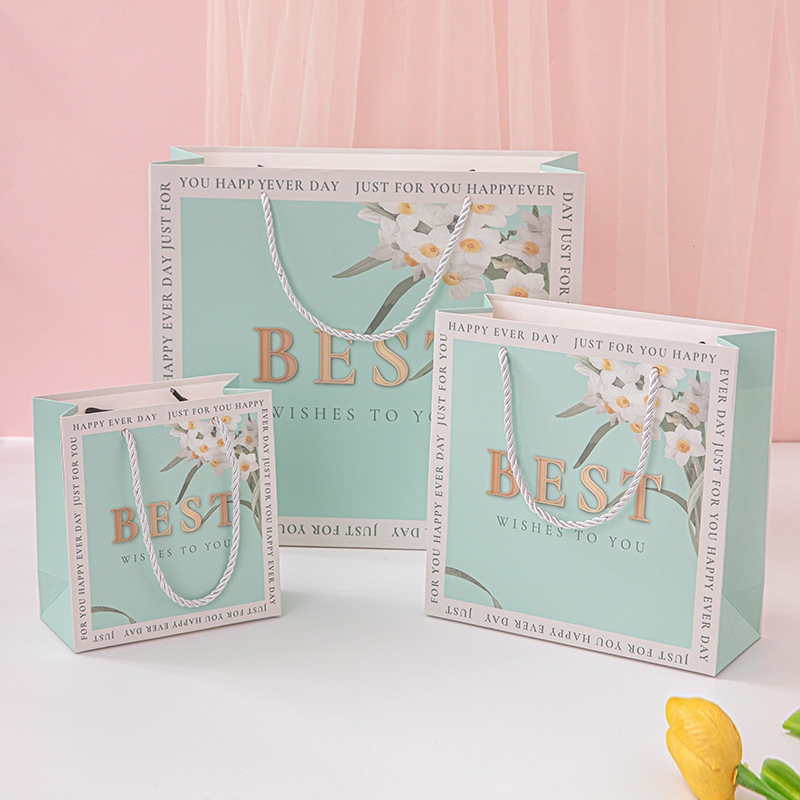 Darčeková taška v kórejskom štýle, taška z kartónu na kozmetiku a parfém, prispôsobiteľný logotyp, pôvod Yiwu Zhejiang