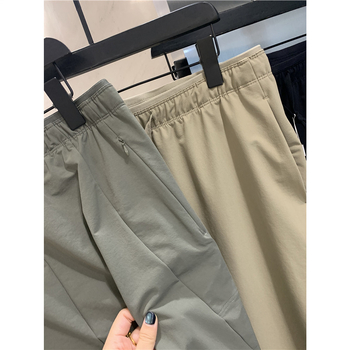 Muške outdoor casual hlače – vjetrootpornost i vodonepropusnost, ravni kroj, elastični pojas, više džepova, soft shell materijal