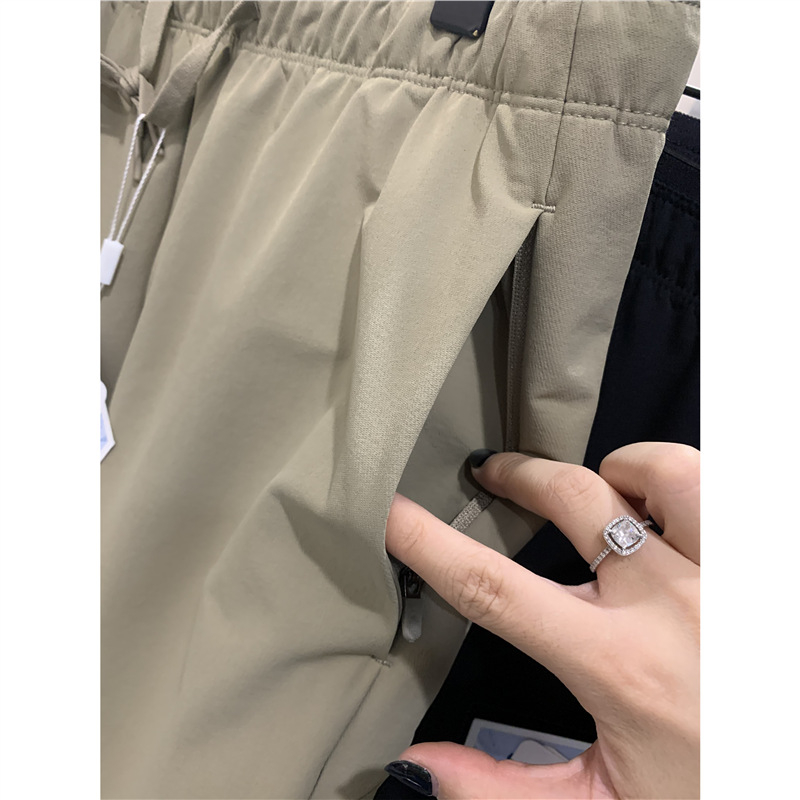Muške outdoor casual hlače – vjetrootpornost i vodonepropusnost, ravni kroj, elastični pojas, više džepova, soft shell materijal