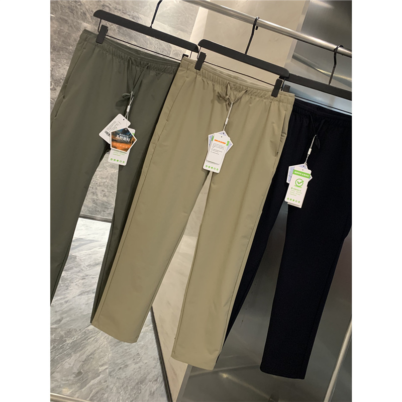 Muške outdoor casual hlače – vjetrootpornost i vodonepropusnost, ravni kroj, elastični pojas, više džepova, soft shell materijal