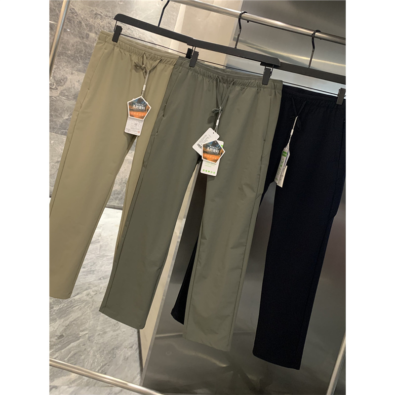 Muške outdoor casual hlače – vjetrootpornost i vodonepropusnost, ravni kroj, elastični pojas, više džepova, soft shell materijal