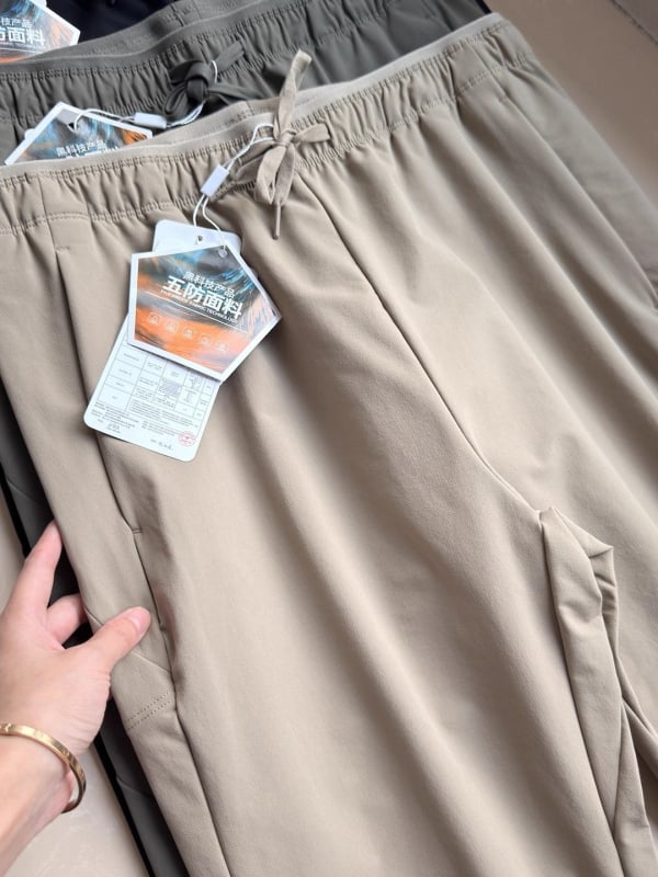 Pantaloni soft shell pentru drumeții — unisex, țesătură Twill pentru drumeții, culoare uni, sezon: iarnă, primăvară, toamnă