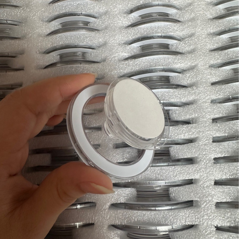 Stolna podrška – konstrukcija od legura, opći stil.