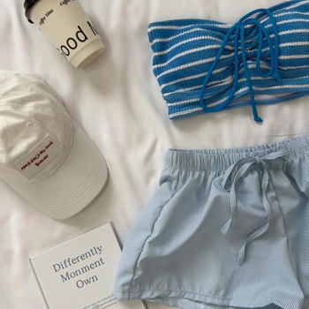 Upravljeni bikini set s bandeau vrhom i halterom, podijeljeni dizajn, ženska plaža odjeća, trodijelni komplet