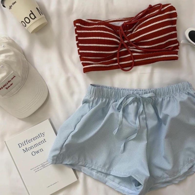 Upravljeni bikini set s bandeau vrhom i halterom, podijeljeni dizajn, ženska plaža odjeća, trodijelni komplet