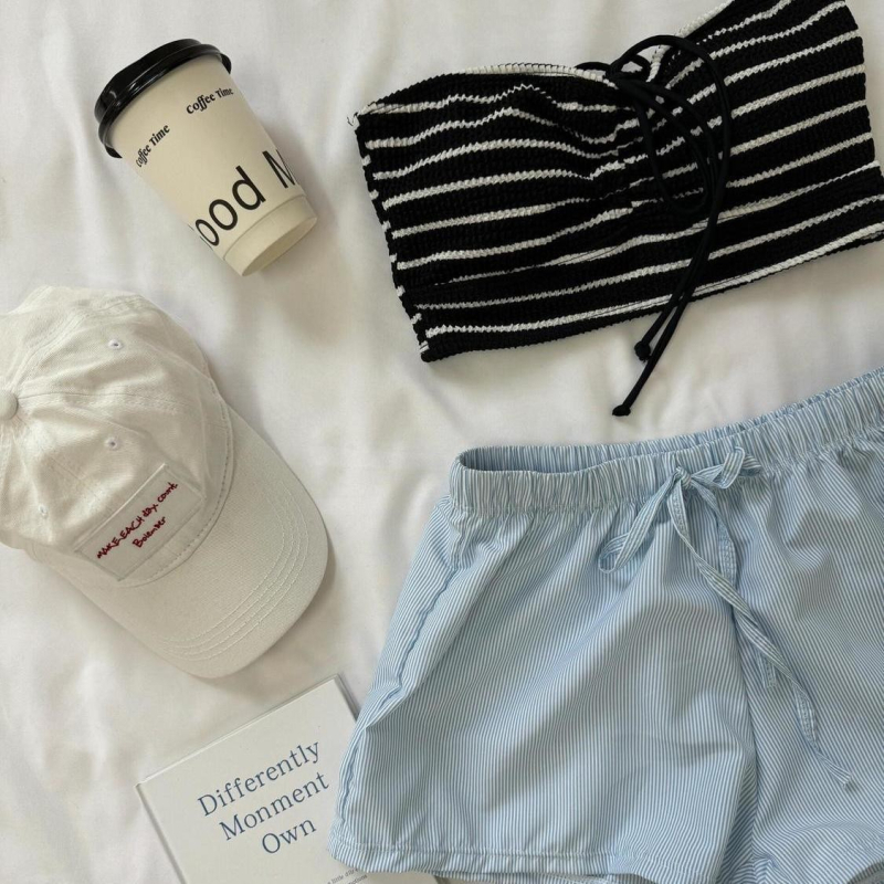 Upravljeni bikini set s bandeau vrhom i halterom, podijeljeni dizajn, ženska plaža odjeća, trodijelni komplet