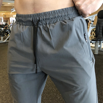 Muške sportske hlače (brzo se suše; odvode vlagu; mješavina kemijskih vlakana; za ljeto, proljeće i jesen; trčanje, fitness, biciklizam)