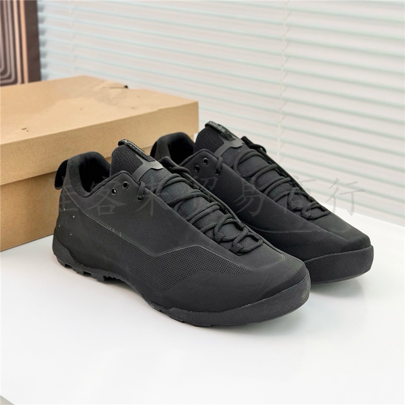 Pantofi de drumeție pentru bărbați, pentru toamnă - impermeabili, antiaderanți, rezistenți la abraziune, partea superioară din nubuk, talpă interioară din textil