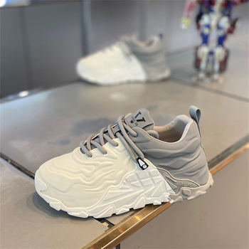 Muške tenisice Dad Sneakers – gornji dio od mikrovlaknaste kože, gumeni đon, srednje visoke, vezanje šnurkama, niski pet 1–3 cm