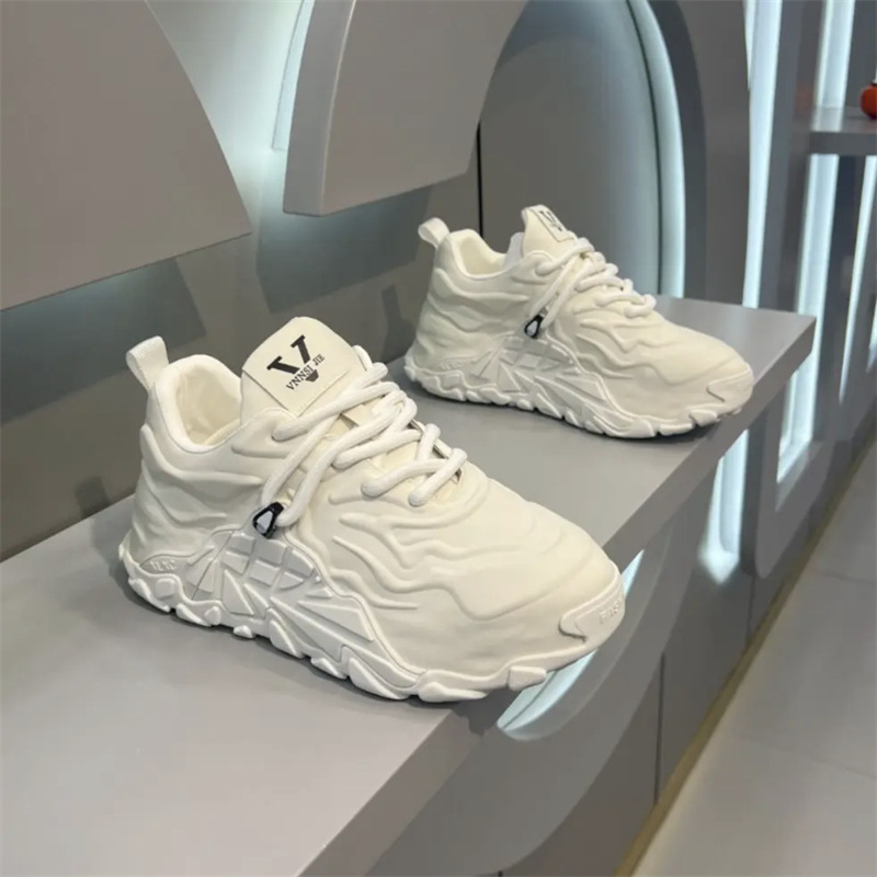 Muške tenisice Dad Sneakers – gornji dio od mikrovlaknaste kože, gumeni đon, srednje visoke, vezanje šnurkama, niski pet 1–3 cm