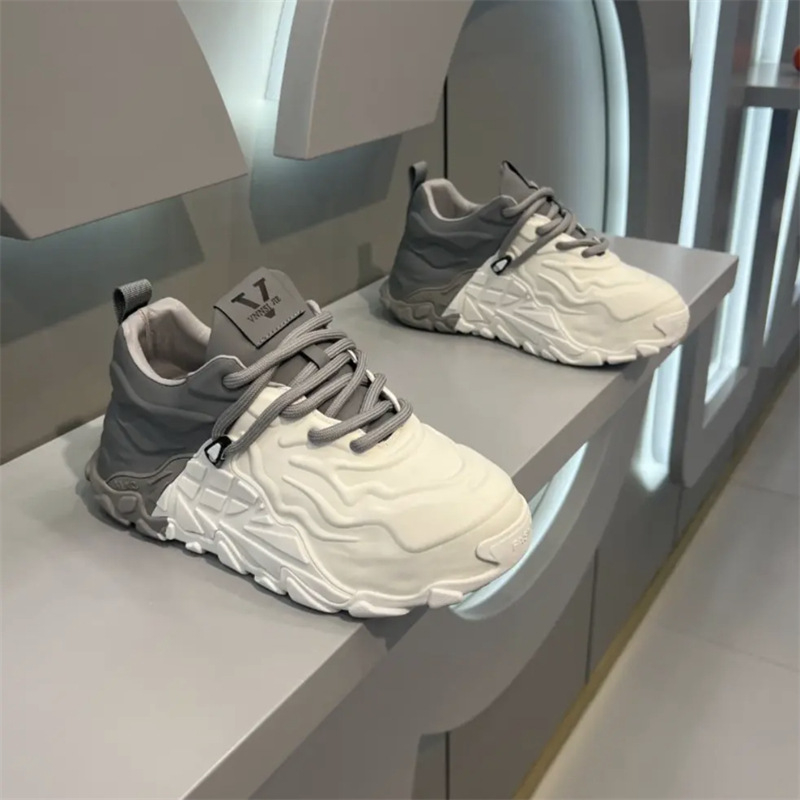 Muške tenisice Dad Sneakers – gornji dio od mikrovlaknaste kože, gumeni đon, srednje visoke, vezanje šnurkama, niski pet 1–3 cm