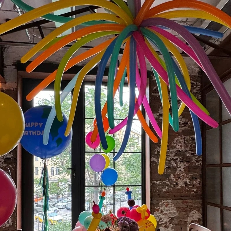 Festivalni latex baloni s dugačkom trakom, bez uzorka; tiskanje logotipa nije dopušteno; IP autorizacija: nema