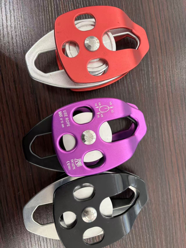 Dvodijelni kladkasti sustav za vanjsku spašavanje, s bočnom pločom i ležajevima na osi, za planinarenje i penjanje