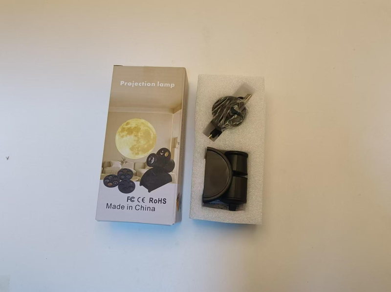 Lampa projekcije Mjeseca s 11 diskova Mjeseca – Napajanje USB ili ugrađena baterija; Postavka: viseća, stolna ili podna
