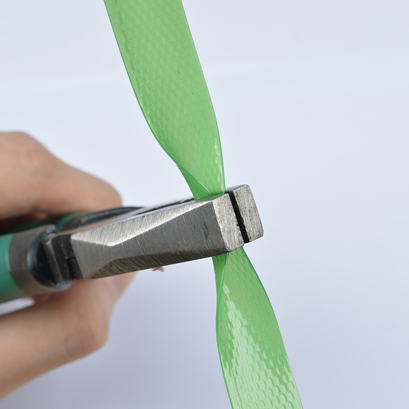 Bandă de ambalare PET din oțel-plastic, grosime 1,0 mm, lățime 16 mm, rezistență la tracțiune 6400 N, diametru exterior al rolei 600 mm, diametru interior 405 mm, lățimea rolei 150 mm, pentru ambalare și legare