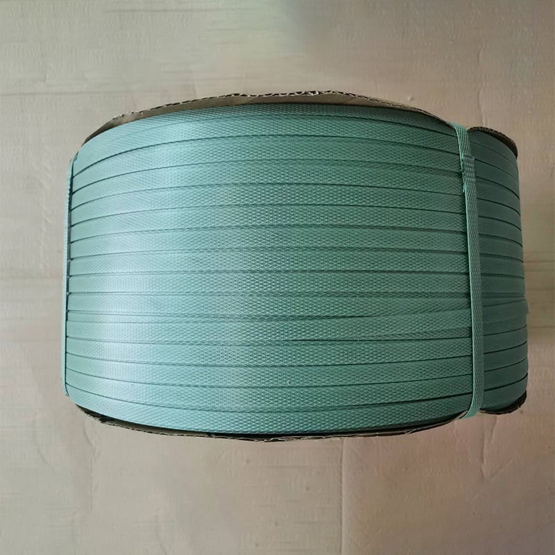 Bandă de ambalare PP pentru mașini de ambalat manuale/semiautomate — grosime 0,9 mm, rezistență la tracțiune 40, diametru exterior al rolei 40, diametru interior 20