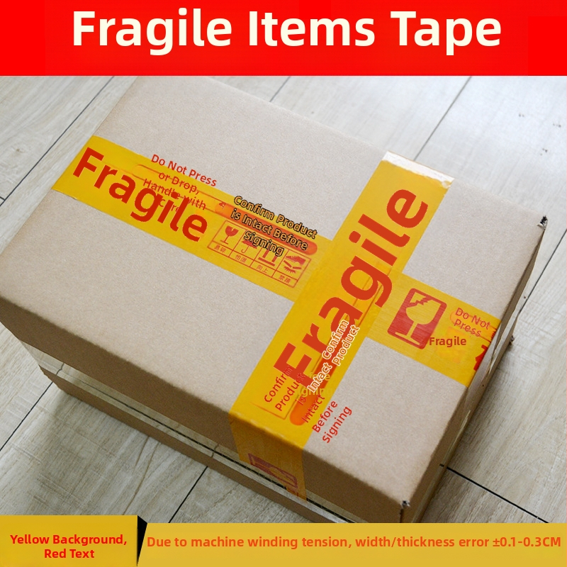 Lenta za pakiranje krhkih artikala uz upozorenje, BOPP film osnove, hidrokloloidno ljepilo, debljina 52 μm, mogućnost rezanja alatom za rezanje, namijenjena zatvaranju i pakiranju