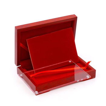 Zlatá kolekcia Gold Card Box — drevená úložná skriňa na zlaté slitky, strieborné tyče a pamätné mince; bronzové vyhotovenie, prispôsobiteľný vnútorný výplet, potlačené logo