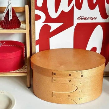 Drvena kutija za maramice, ovalnog oblika s retro zakovicama, model DD470, stolni organizator
