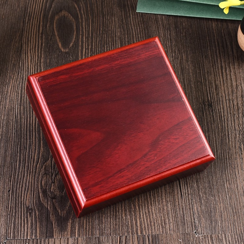 Cutie de ambalaj din lemn pentru insignii, medalii și monede, cu căptușeală EVA, gravură și imprimare serigrafică, model WZ-061